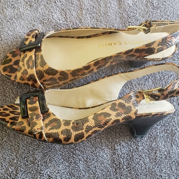 Womens Shoes - Picture 2 of 3